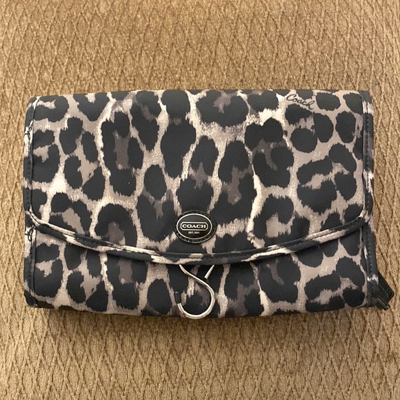 BRAND NEW LEOPARD COACH TOTE - Picture 1 of 2